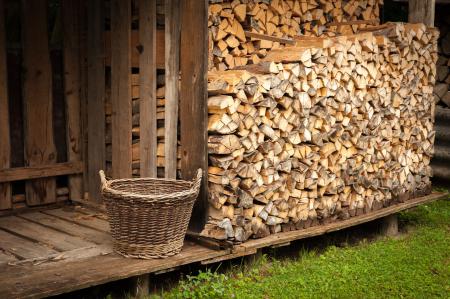 Freiluftlagerung von Brennholz