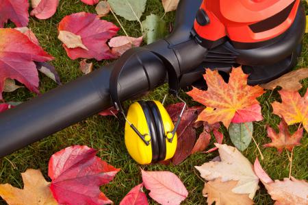 Laubbläser - Laubsauger mit Gehörschutz - Arbeitsschutz